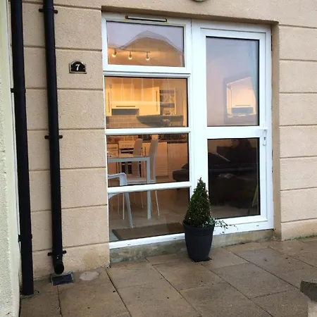 公寓 Ground Floor Deluxe Seaside With Patio & Private Entrance, Marine Court 班多伦