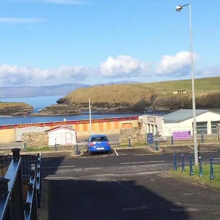 Ground Floor Deluxe Seaside With Patio & Private Entrance, Marine Court 公寓 *