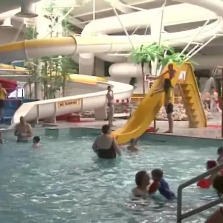 Ground Floor Deluxe Seaside With Patio & Private Entrance, Marine Court 班多伦