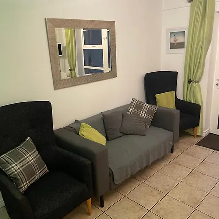 公寓 Ground Floor Deluxe Seaside With Patio & Private Entrance, Marine Court