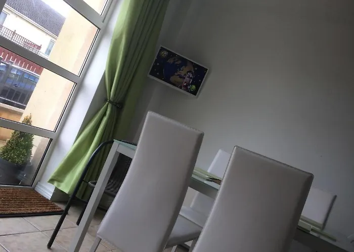 Ground Floor Deluxe Seaside With Patio & Private Entrance, Marine Court * Bundoran