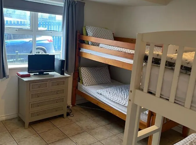 Ground Floor Deluxe Seaside With Patio & Private Entrance, Marine Court Bundoran