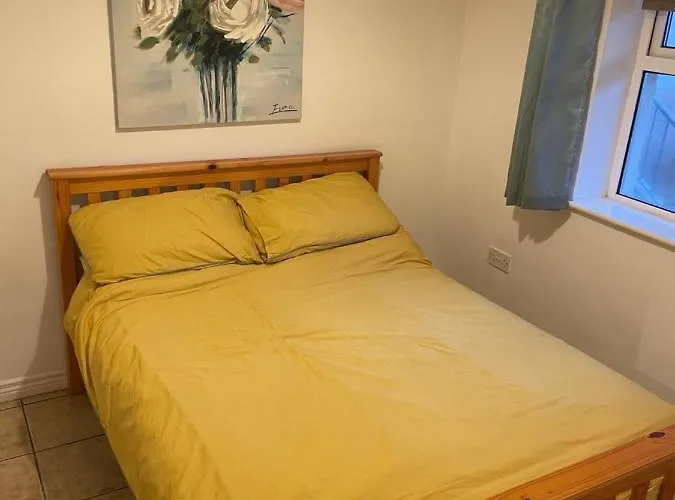 Apartmán Ground Floor Deluxe Seaside With Patio & Private Entrance, Marine Court