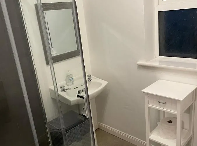 Apartmán Ground Floor Deluxe Seaside With Patio & Private Entrance, Marine Court